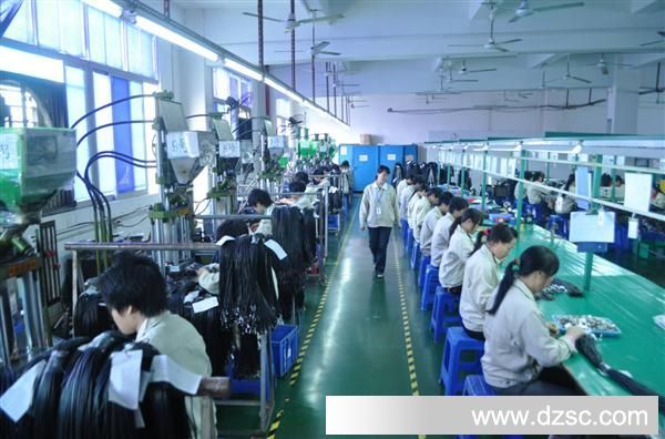工厂批发三角型车载充电器 保险管保护功能如何守护您的电子产品